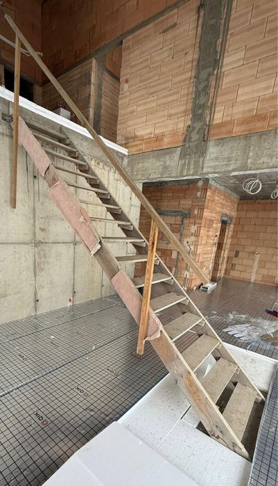 Schody budowlane tymczasowe / drewniane z poręczą (Odbiór osobisty)