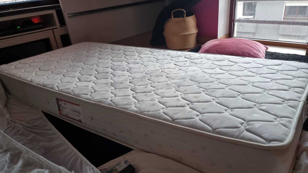 Cama de Solteiro Ikea com Colchão e Gavetões