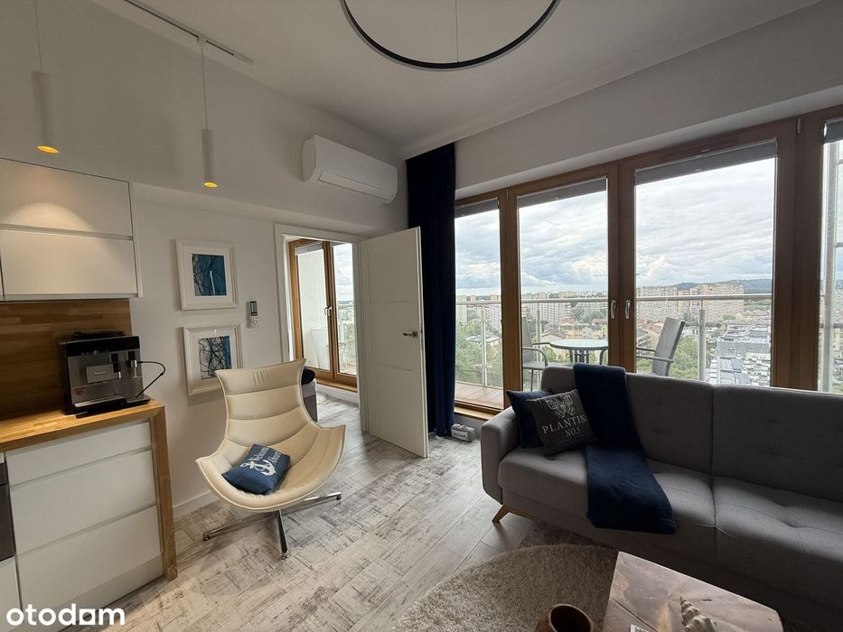 Apartament mieszkalny z balkonem i miejscem parkingowym.