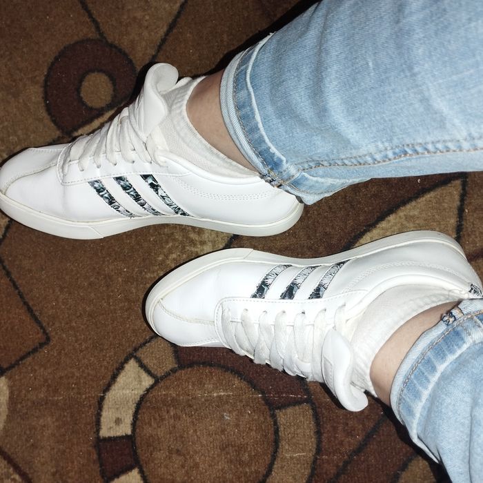 Жiночi кросiвки.