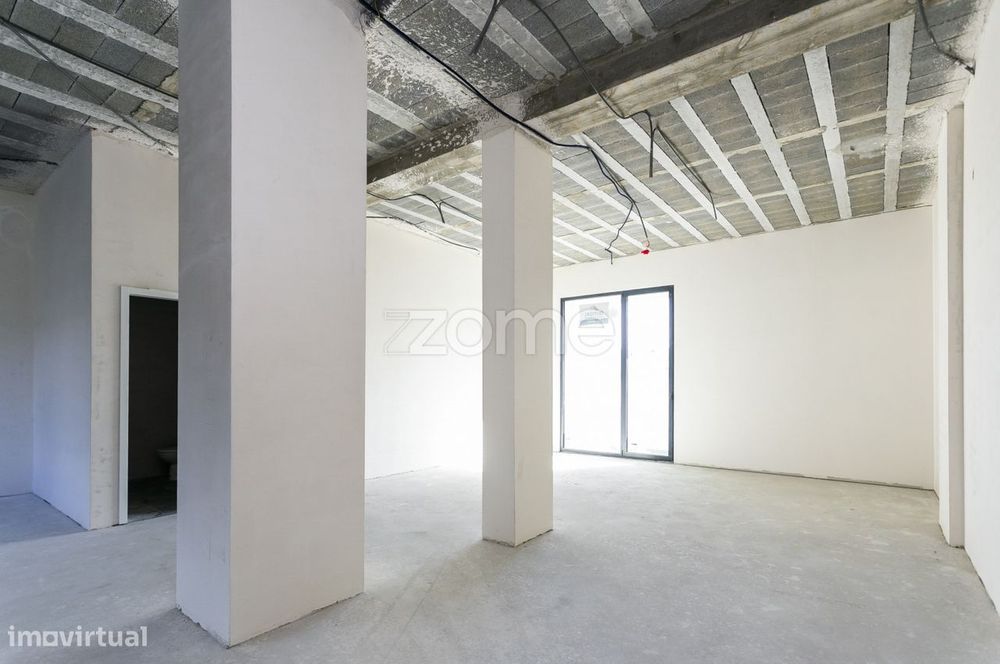 Loja nova para arrendamento em V.N. Famalicão