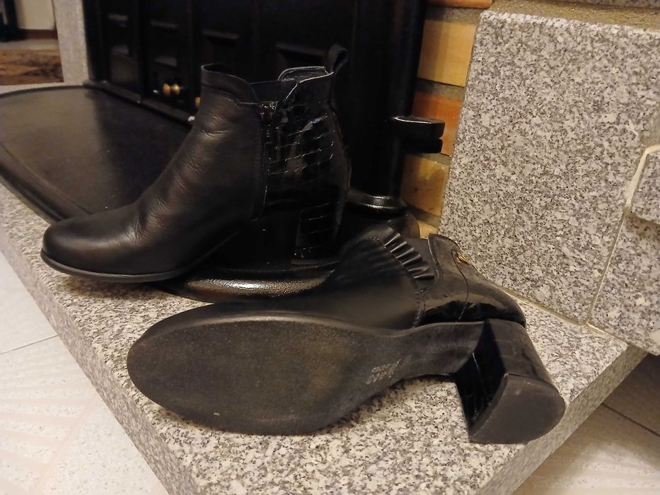 Botins pretos, tamanho 38 em pele e verniz