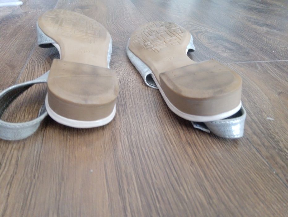 Buty srebrne r.39