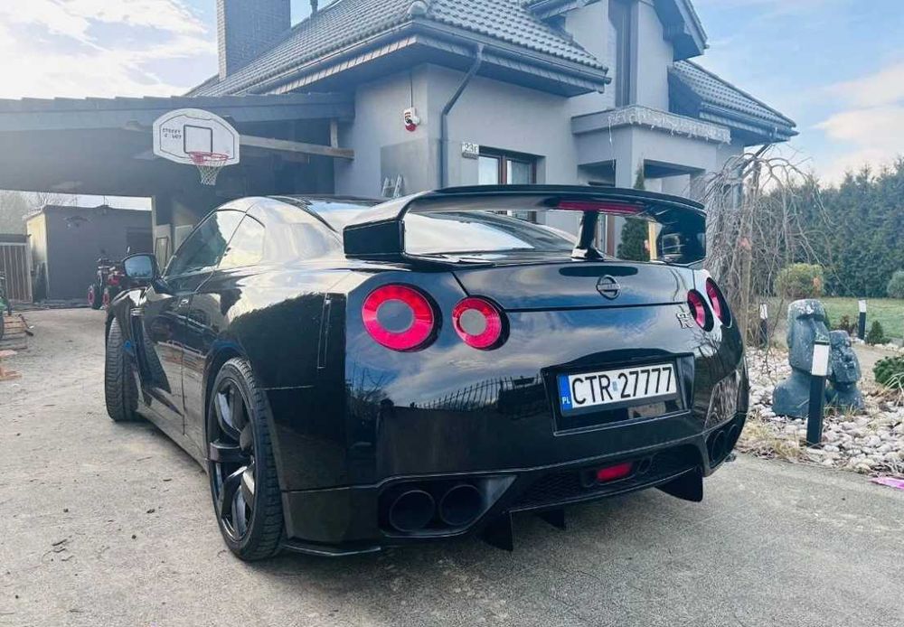 Nissan GT-R