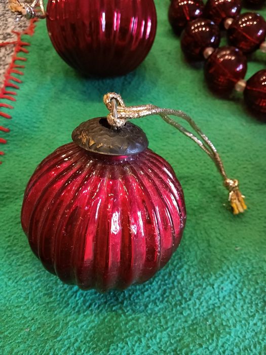 Adornos de Natal em vidro.