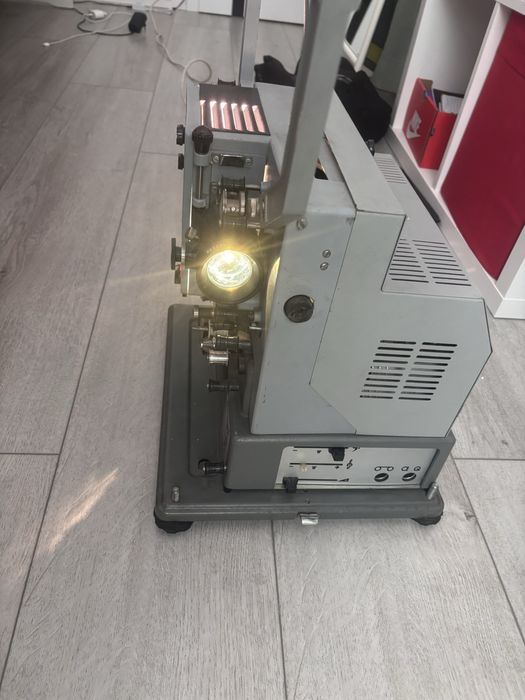 Projektor filmowy 16mm Prexer ŁZK (SPRAWNY) + Kolekcja 8 filmów 16mm!