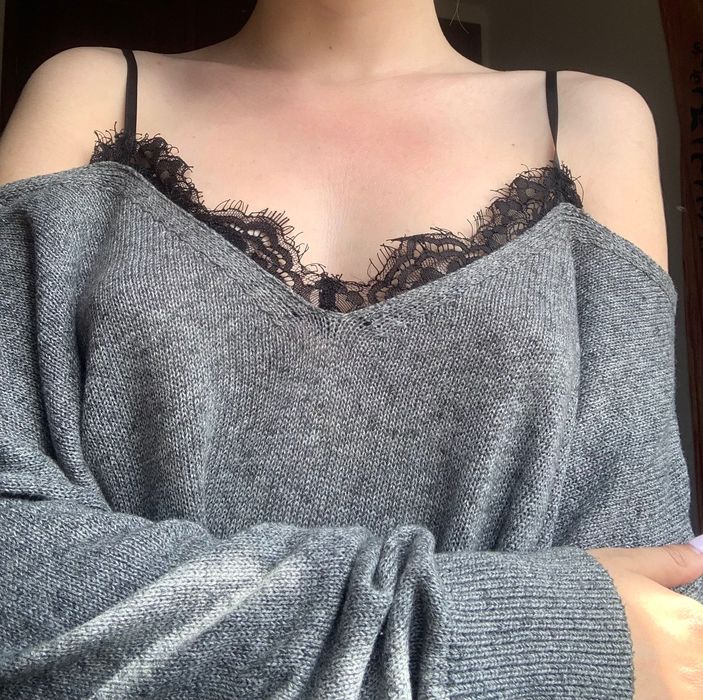 Camisola malha renda no decote Pull and Bear