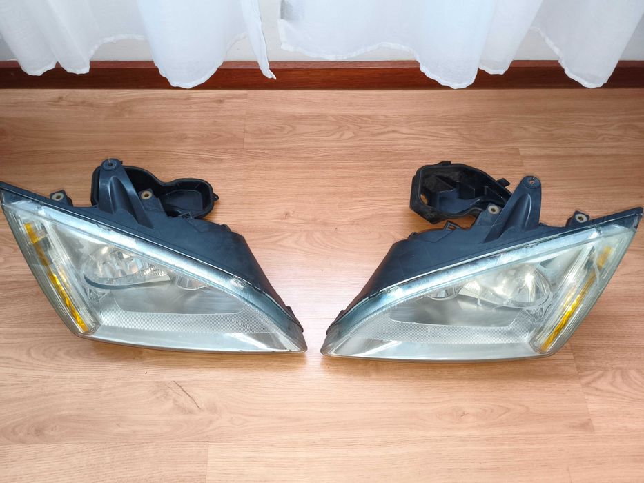 Conjunto Faróis / Ópticas Ford Focus Mk2 (Frente e Trás)