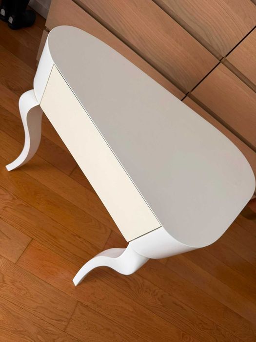 Mesa Cabebeira Branca Elegante