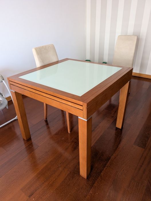 Mesa refeição e cadeiras