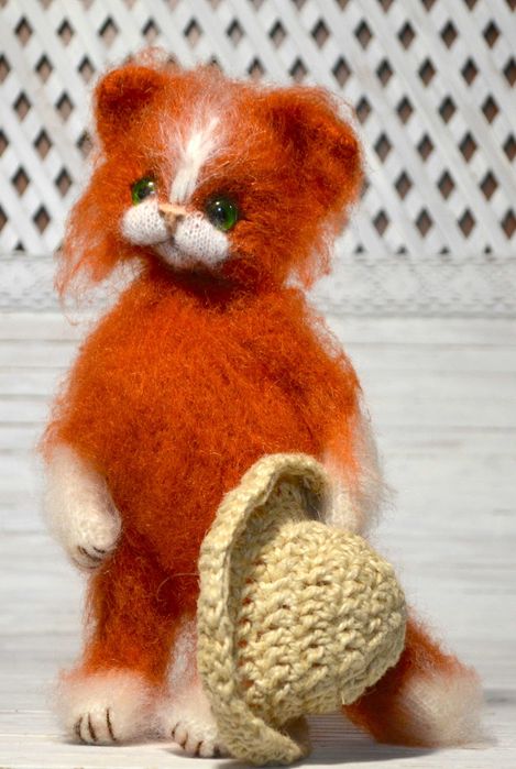 Іграшковий пухнастий рудий котик, кошеня у шапочці