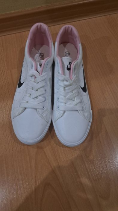Nowe buty Nike 40