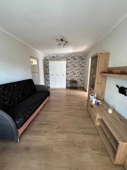 Продам 2-кімнатну квартиру на вул. Віктора Мерзленка, 12.