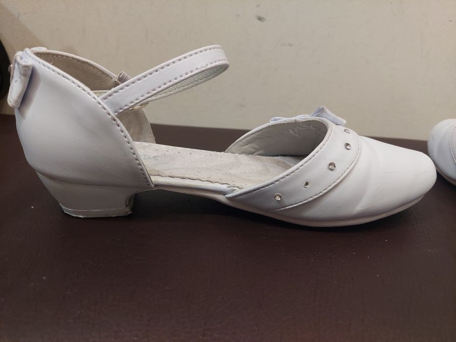 Buty białe komunijne