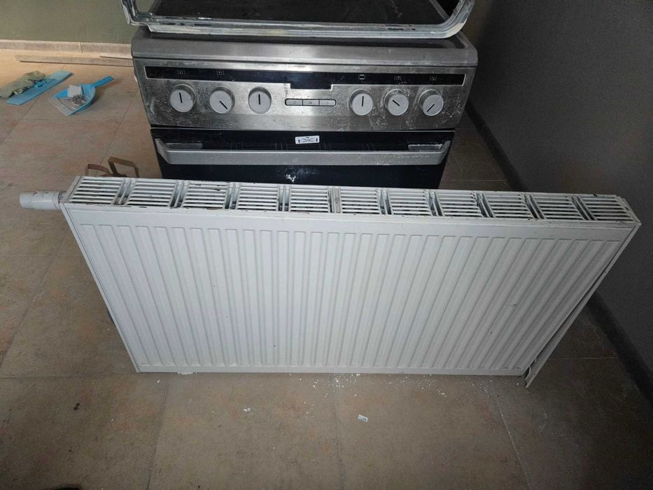 Grzejnik stalowy 110x60 z uchwytami i termostatem