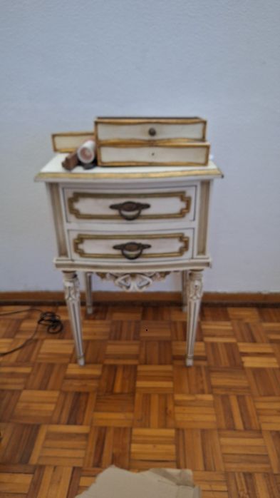 Mesas de cabeceira de conjunto de quarto em ouro Vintage