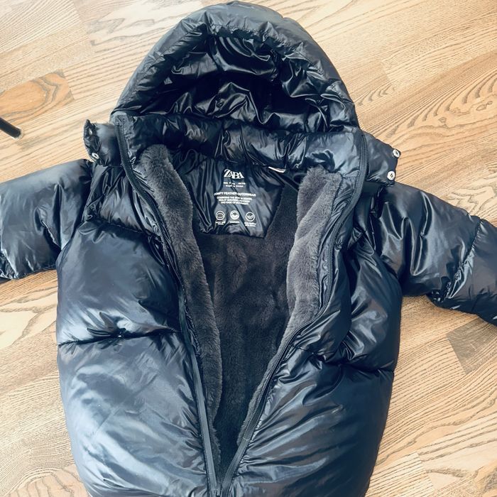 Зимова курточка пухова фірми Zara.