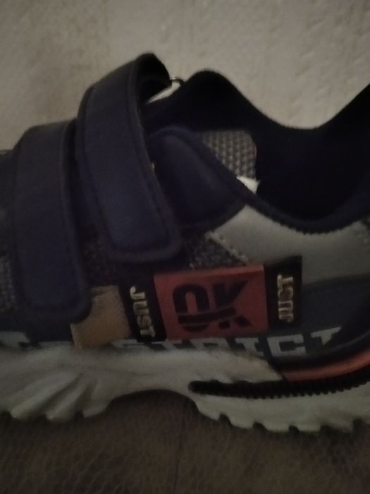 Продам дитячі кросівки.