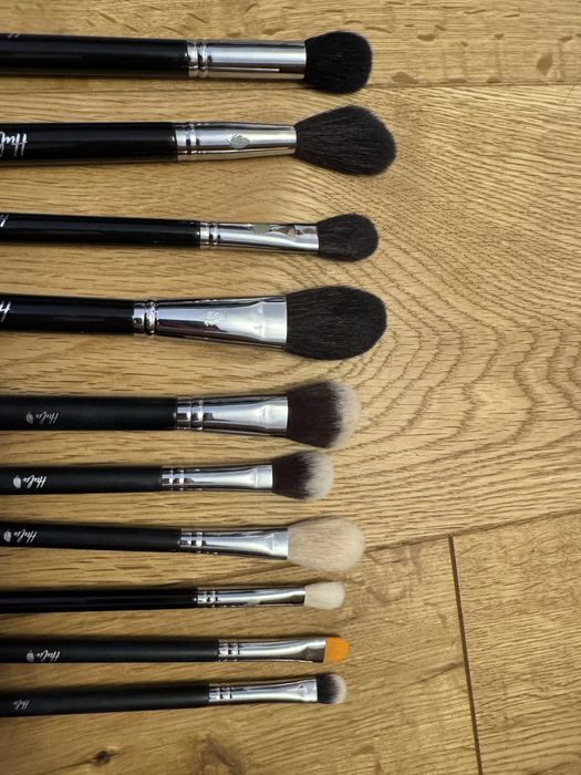 Zestaw 10 pedzli do makijazu Hulu