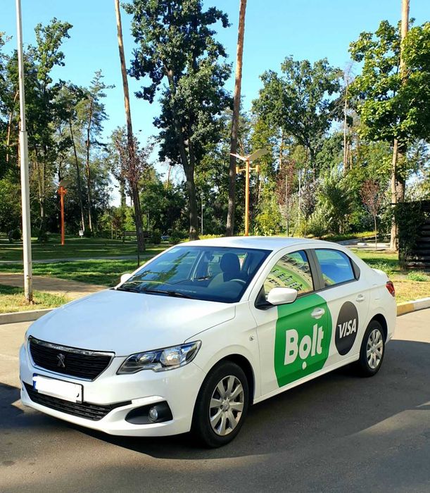 Прокат авто под такси. Prius Hybrid 2020г