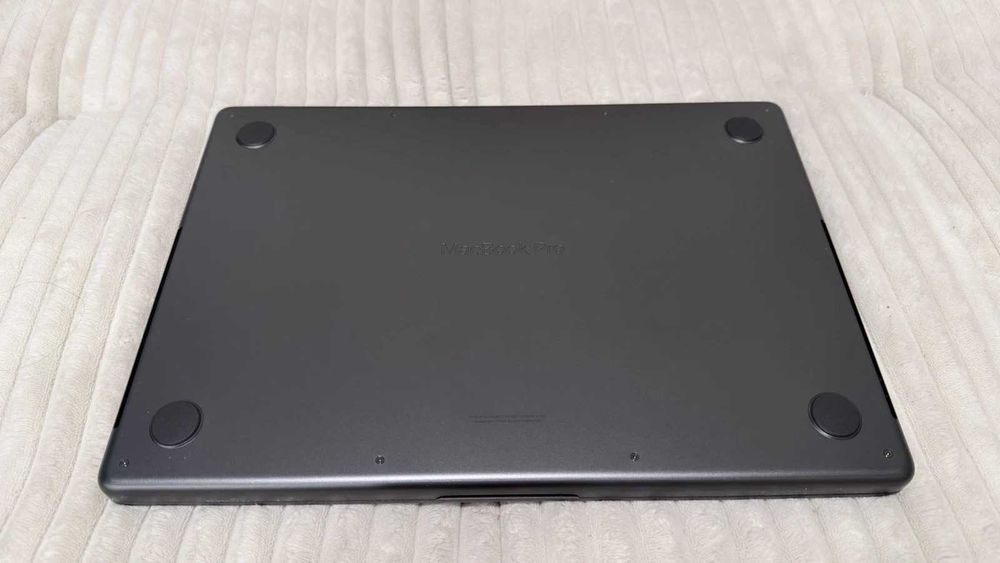 MacBook Pro M3 Pro - 18GB RAM / 512GB SSD c/ Caixa + Carregador
