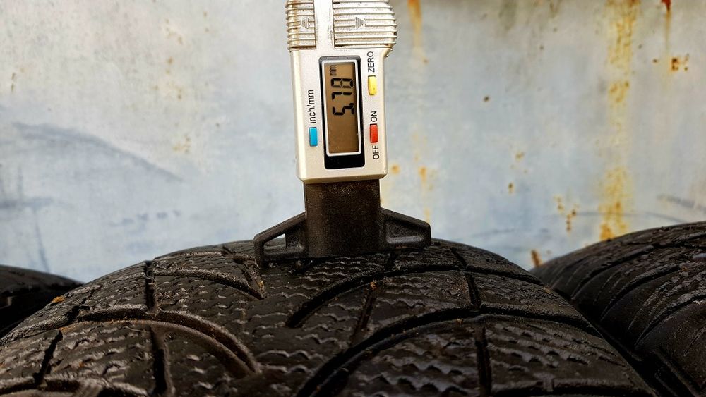 Зимние шины Continental 205/55/16 комплект 5-5.5мм