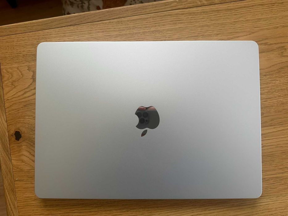 MacBook Air 15cal, 24 GB, 15,3", 1T, srebrny