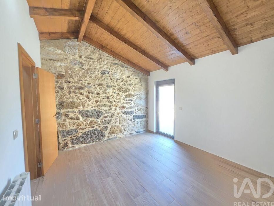 Casa de Campo T3 em Candemil e Gondar de 88 m2
