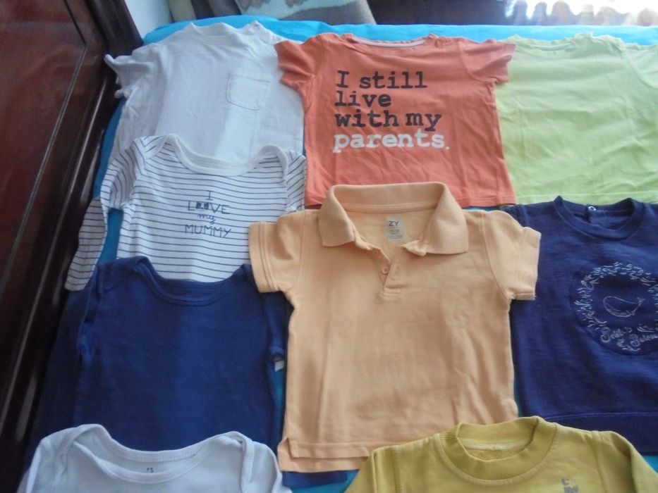 lote de roupa de menino vários brinquedos