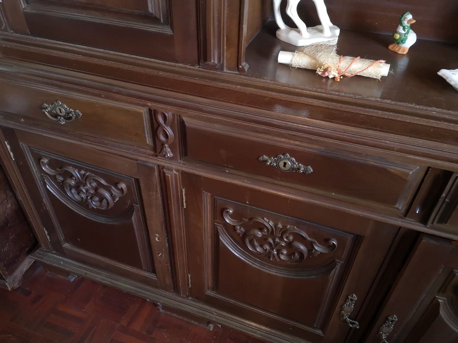 Vendo conjunto movel e mesa antiga