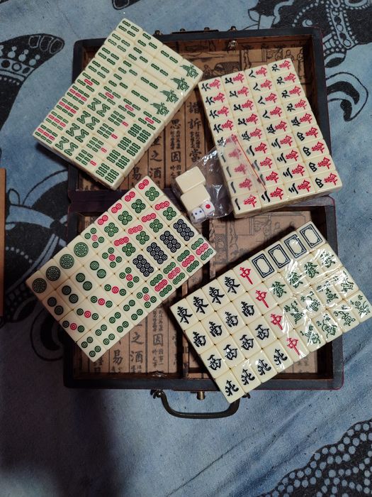 Jogo de pedras " Mahjong "