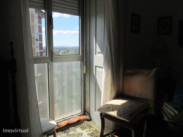 Apartamento T4 na Alameda da Conchada