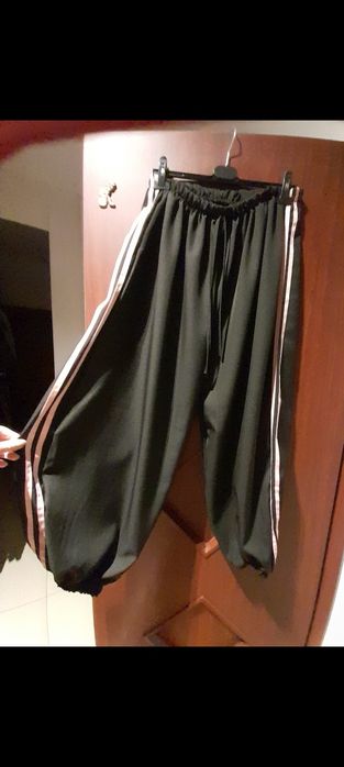 Spodnie alladynki czarne z lampasami