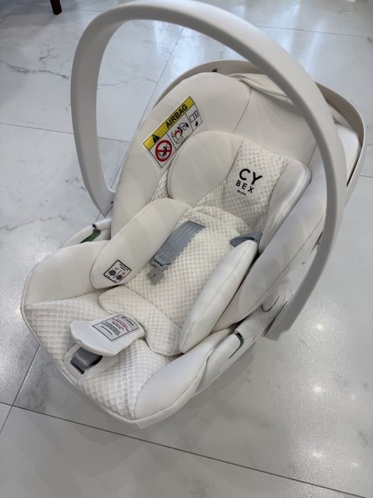 Продам  новое автокресло Cybex Cloud T i-Size Urban Mobility White