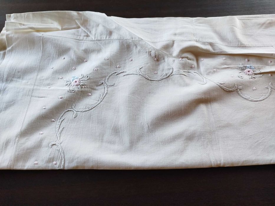 Lençol com duas almofadas