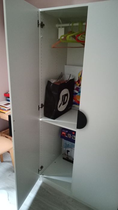 Cama de solteiro com arrumação