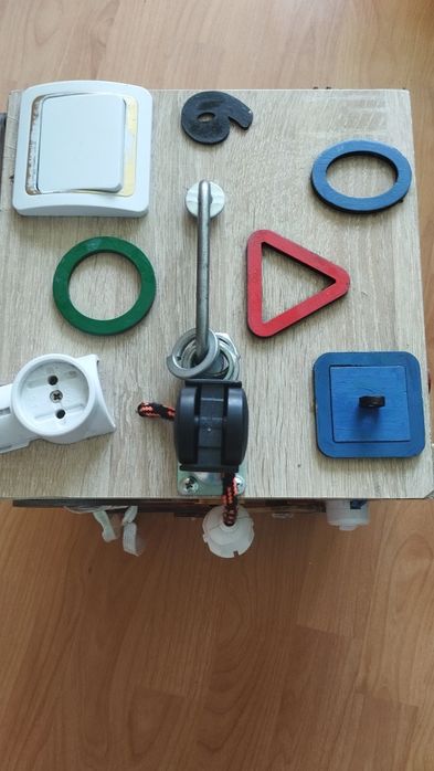 Бізікуб бізііграшка