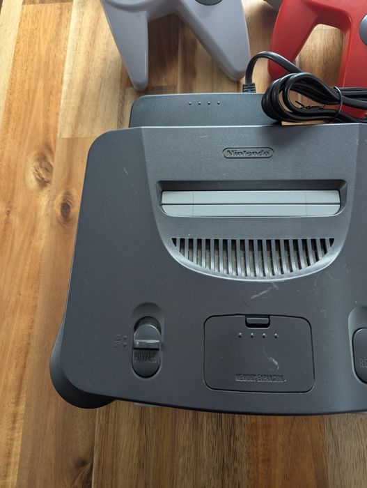 Konsola Nintendo 64 + pady