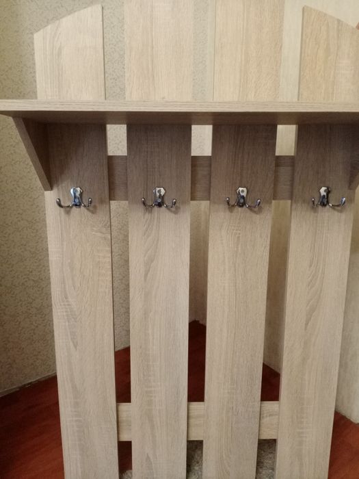 Настенная вешалка