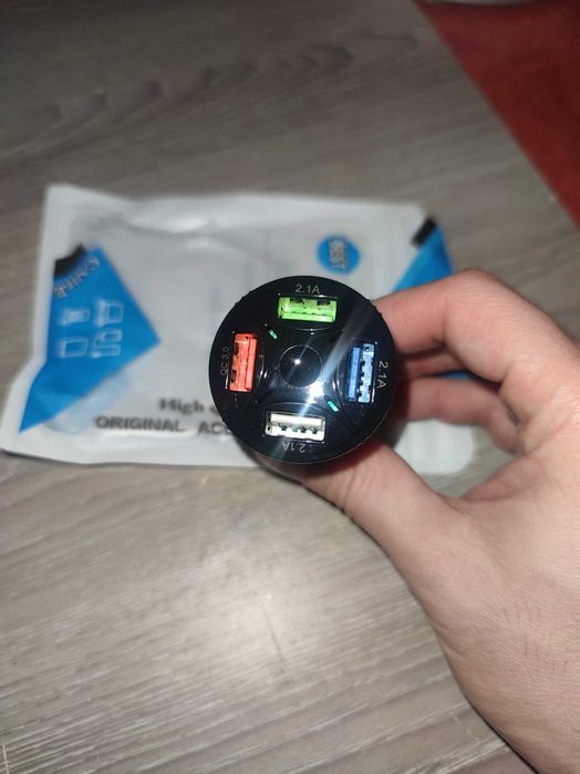 ŁADOWARKA SAMOCHODOWA USB 4 porty fastcharging
