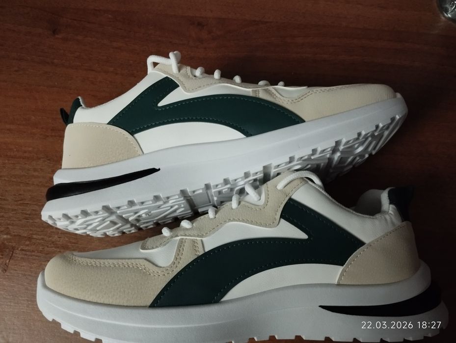 Кросівки чоловічі