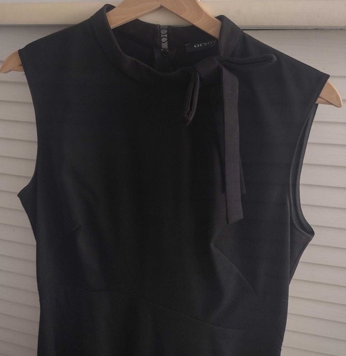 Czarna sukienka firmy Orsay