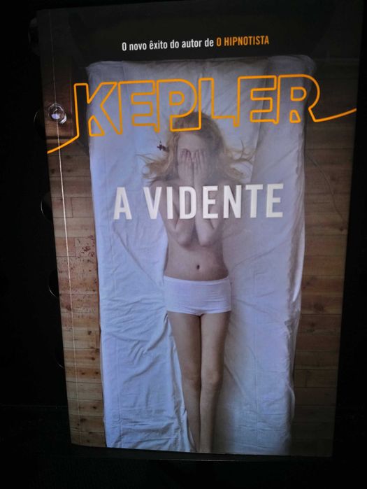 Livro A Vidente de Kepler  com portes incluídos