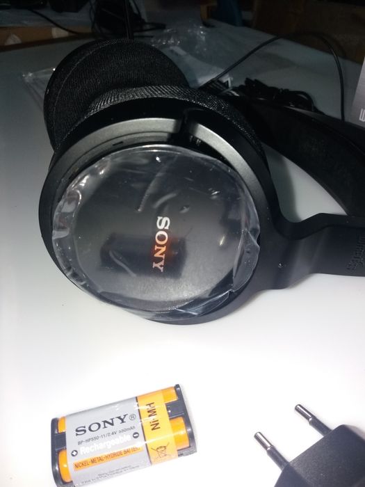 Auscultadores Wireless SONY MDRRF811RK (On Ear - Preto)