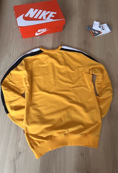 Продам оріг  Nike Sportswear Just Do It Crewneck Sweatshirt (Yellow)