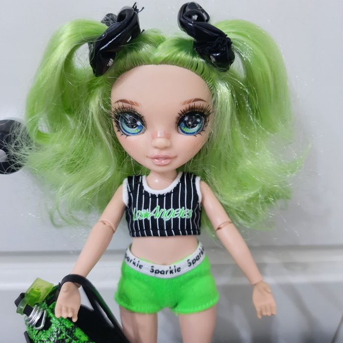 MGA RAINBOW HIGH JUNIOR lalka Ade Hunter 579991