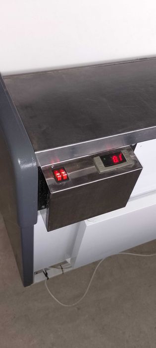 холодильная  витрина 2.5 м " Технохолод "  2 шт