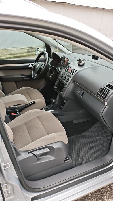 Фольксваген тоуран.