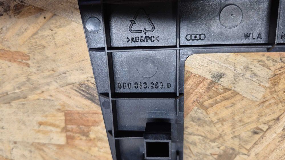 Moldura Original Preta Consola Audi A4 B5 8D Pré-Facelift 1995 a 1999