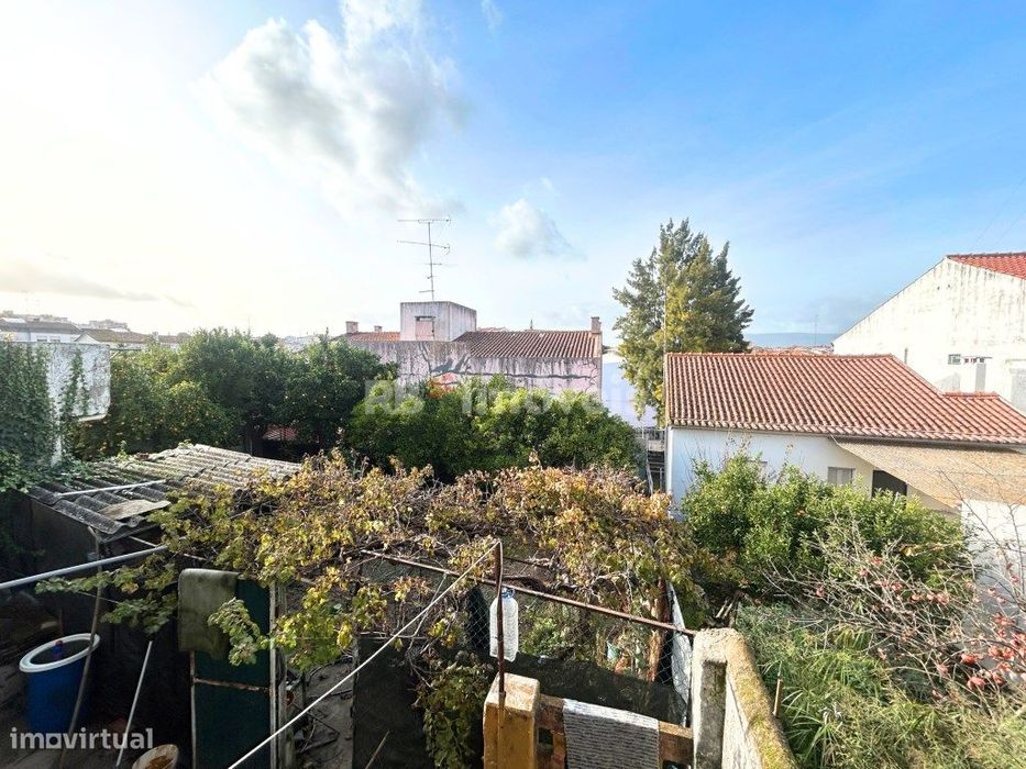 Moradia Geminada T3 com jardim no centro de Torres Novas